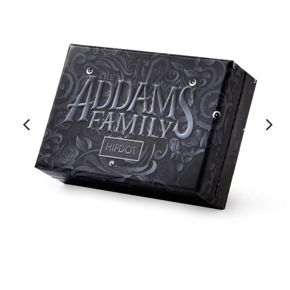 🚨SOLD OUT NOW ON WEBSITE🚨BNIB Adams Family Make Up Set🚨 - Picture 4 of 10